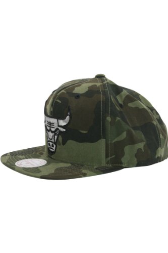Chicago Bulls Mitchell & Ness Woodland Camo Finished Goods Snapback Hat