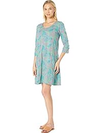 Producto fresco Vestido de dalia para mujer con flores en la playa.