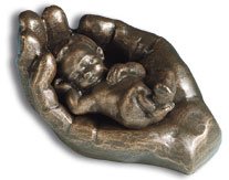 °° Keramik-Figur 'Hand mit Kind' (bronzefarben)