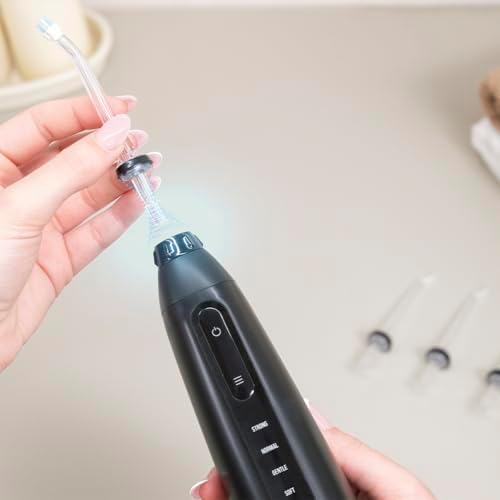 Munddusche ToothCare 6000 Jet Liberty, 180 ml, 1500 Impulse/Min, 5 Modi inkl. GumCare, 4 magnetische 360°-Düsen, IPX7 wasserdicht, 30 Tage Akku, Ladestation, Auto-Off nach 90 Sekunden