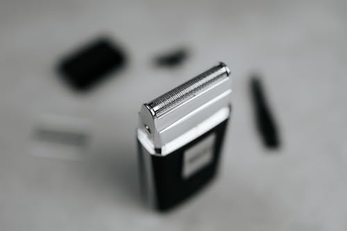 Travel Shaver Rasoio elettrico senza fili e ricaricabile per uomini, ottimo per i viaggi, per tagliare i capelli e la barba, compatto e portatile