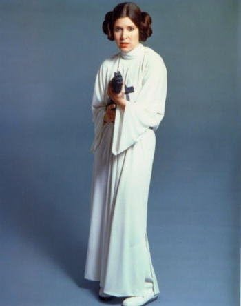 Amazon ブロマイド写真 キャリー フィッシャー スター ウォーズ 白い衣装で銃を構えるレイア姫 ノーブランド品 コスプレ 仮装 通販