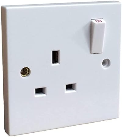 Mr. Gadget's Solutions 13A Single Gang UK Switched Wall Socket White BS1363