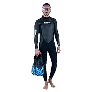 Schnorchelmasken 31SJdL3YLaL. SS300 Kurze Flossen zum Schwimmen im Schwimmbecken, flexibel und robust, um die Leistung des Schwimmers beim Training zu optimieren, ohne die Muskeln zu ermüden, dank optimaler Nachgiebigkeit der verwendeten Materialien
Geschlossenes ergonomisch geformtes Fußfach aus weichem Gummi, der sich an den Fuß schmiegt und fest am Fuß sitzt, um Ermüdung und Antriebsverlust zu vermeiden.
Das kurze Blatt der Schwimmflossen Seac Vela besitzt Kanäle, um den Wasserablauf zu verbessern und Ränder aus stoßdämpfendem Gummi zum Schutz der anderen Schwimmer
