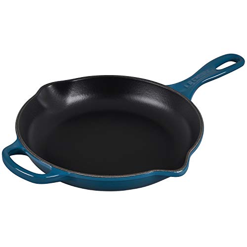 LE CREUSET Signature Gusseisen Brat- und Servierpfanne, Rund, Ø 23 cm, Für alle Herdarten inkl. Induktion geeignet, 1,93 kg, Deep Teal, 20182236420422