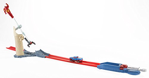 Hot wheels marvel avengers flight strike track set