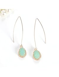 Humble Chic - Pendientes de aro para mujer con diseño de gota de aguja de imitación de drusa, color dorado