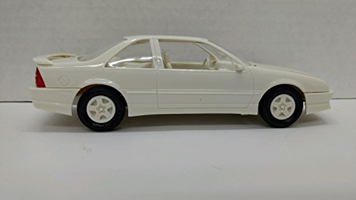 AMT 6037 1990 Beretta GTX 1:25 Scale Built-up Plastic Promo - White