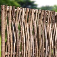 Haselnusszaun Sichtschutz Flechtzaun Im Rahmen Geflochten Umweltfreundlich Und Naturlich Fur Den Garten 180x180cm Amazon De Garten