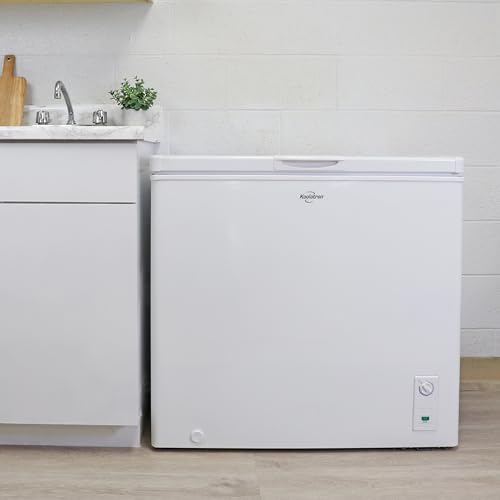 Koolatron Deep Freezer - Chest Freezer, 1 Wire Basket, Garage Ready, Meat Storage, Front Drain, Congelador For Home, Apartment, Basement, Dorm, Cottage, Manual Defrost, Stand Up, 7.0 Cubic Feet, White