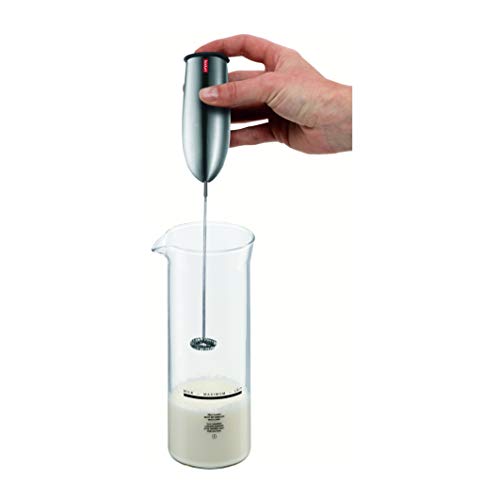 One of the key benefits of the BODUM milk frother is its versatility. It can be used with different types of milk, such as almond or soy milk, and can also froth cold milk for iced beverages. Additionally, the device is portable and operates on batteries, making it easy to take with you on the go or while traveling.