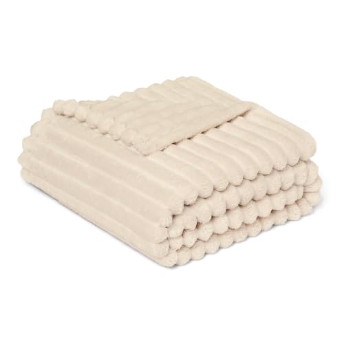 Amazon Basics Extra Plush Throw Blanket