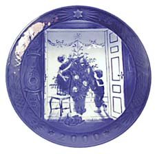 ROYAL COPENHAGEN 2000 Porcelin Christmas Plate - Trimming The Tree