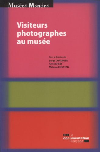 Visiteurs photographes au musée