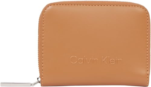 Calvin Klein Cartera Mujer Embossed Logo Zip Pequeña, Marrón (Lion), Talla única