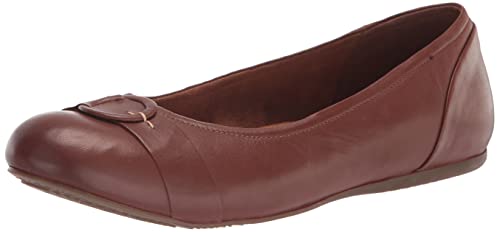 SoftWalk Women's Savannah Flat Cognac