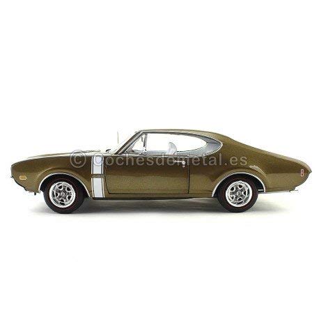 1:18 1968 Oldsmobile Cutlass 442 Hardtop Cinnamon Bronze Poly Autoworld AMM1084