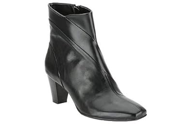 clarks ladies ankle boots