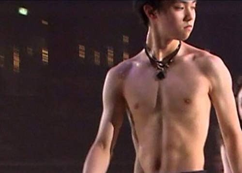 Amazon Co Jp 貴重 レア セクシーショット 羽生結弦 上半身 筋肉 バキバキ エキシビション アイスショー 演技後 生写真 Q L判 男子フィギュアスケート ホビー