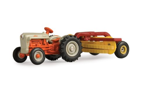 Ertl Ford 650 Tractor With Hay Rake, 1:64 Scale