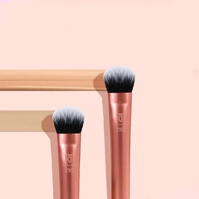 Expert Brightening Concealer Makeup Brush – Face Brush for Eye Cream & Concealer, Smooth Coverage for Dark Circles, Blemishes & Imperfections, Soft Blending Orange Brush, 1 Count (فرشاة كونسيلر)