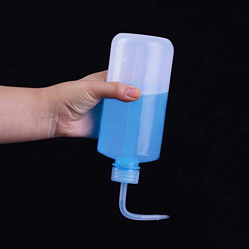 CVNDKN 3pcs 500ml Plastic Safety lab Wash Bottle,Squeeze Bottle with Scale Labels (16 oz/3 Bottle).