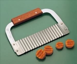 American Metalcraft SER75 S/S 7 In Crinkle Cut Serrator w/ Wood Handle