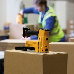 Bostitch DSA-3522-E 10,8 V Akku Kartonverschlusshefter Karton Tacker im Koffer + 2x 1,5 Ah Akku + Ladegerät – Bild 6