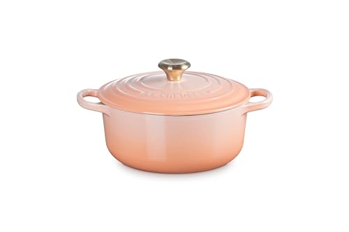 Le Creuset Signature emaillierte, gusseiserne runde Auflaufform mit Deckel, 20 cm, 2,4 Liter, Peche
