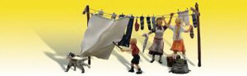Wash Day Getaway (3 Figures, Dog & Accessories) HO Scale Woodland Scenics