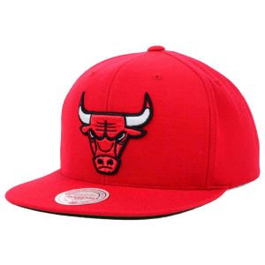 Mitchell & Ness Men's Chicago Bulls Snapback One Size Red