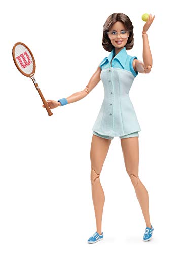 Barbie GHT85 - Sammelpuppe Billie Jean King aus der Inspiring Women-Serie, ca. 30cm, mit Tenniskleid und Accessoires, inklusive Puppenständer und Echtheitszertifikat