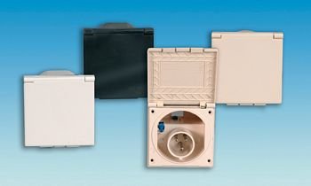 CARAVAN FLUSH FITTING 240V 3 PIN MAINS PLUG INLET BOX BEIGE - PO113