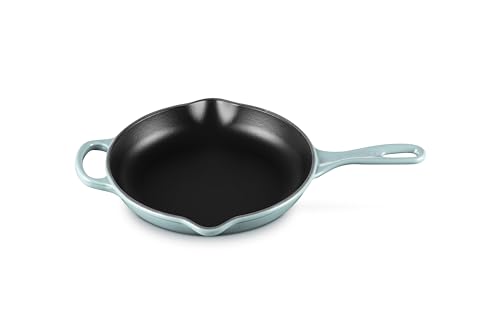 LE CREUSET Signature Gusseisen Brat- und Servierpfanne, Rund, Ø 23 cm, Fuer alle Herdarten inkl. Induktion geeignet, 1,93 kg, Sea Salt