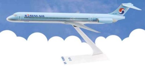 Flight Miniatures Korean Air McDonnell Douglas MD-82 1:200 Scale Display Model