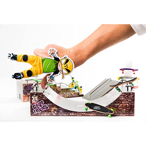 Grip and Tricks Fingerboard Park Halfpipe with 1 Finger Skate 8 Extra