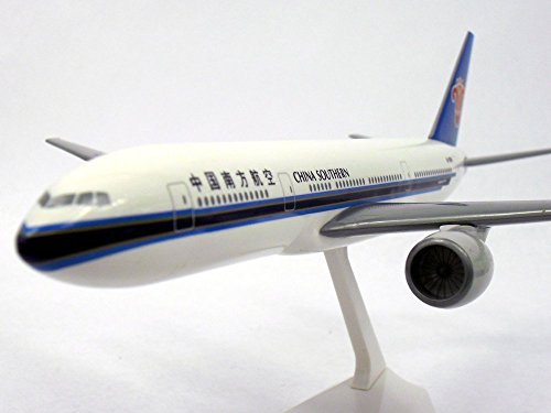 Flight Miniatures China Southern 777-200 1:200 Scale - Plastic Snap-Fit Model Airplane - Collectible Replica of China Southern Airlines Aircraft - Part# ABO-77720H-009