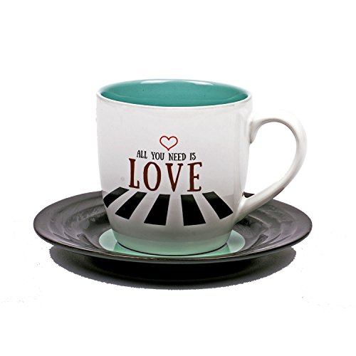 Lyrical Mug – Ensemble-cadeau de Tasse et Soucoupe Céramique avec paroles de chanson « Amour2 » – John Lennon & Paul McCartney – Autorisé par SONY / ATV – thumbs up! – 1001708 - Les Beatles, Paul McCartney, John Lennon, RIngo Starr, George Harrison Lyrical Mug - Ensemble-cadeau de Tasse et Soucoupe Céramique avec paroles de chanson "Amour2" - John Lennon & Paul McCartney - Autorisé par SONY / ATV - thumbs up! - 1001708