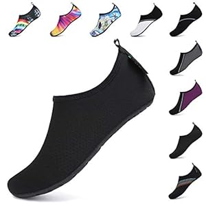 Schnorchelmasken 410ziZMQRGL. SS300 Obermaterial: Synthetik. Hochwertiges Material: 91% Polyester+9% Elasthan Obermaterial, Atmungsaktive und glatte Stoffe.
Innenmaterial: Atmungsaktive und glatte Stoffe mit feinem Stretch am Obermaterial. Wie Socken, flexibel und bequem.
Sohle: Rutschfeste Sohle aus hochwertigem Material, leicht und langlebig. Atmungsaktive Einlegesohlen mit Stoßdämpfungsleistung, schützen Ihre Füße vor dem Treten auf Fels und Stein.