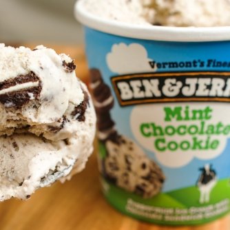 Ben & Jerry's - Vermont's Finest Ice Cream, Non-GMO - Fairtrade - Cage-Free Eggs - Caring Dairy - Responsibly Sourced Packaging, Mint Chocolate Cookie, Pint (4 Count)