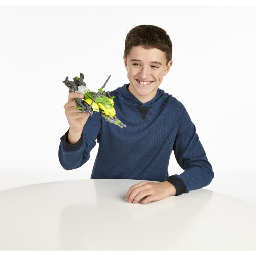 Transformers Generations Voyager Class Autobot Springer Figure