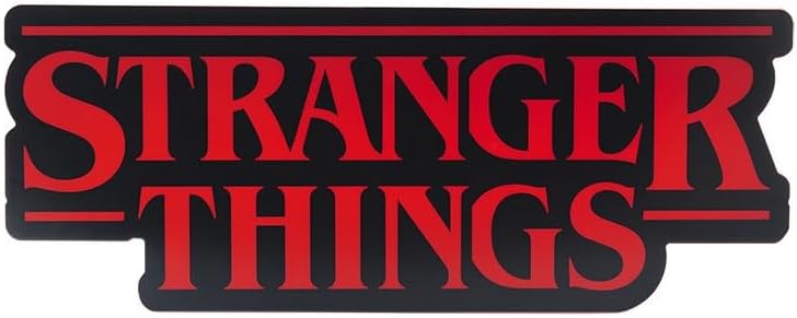 Stranger Things geformt Logo Licht, 30 cm (11,8") breet Wand- oder Stehlamp mat USB- oder Batteriekraaft, Phasë- & Pulsmodi, offiziell lizenzéiert Netflix Merchandise
