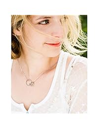 Chiclove - Collar con colgante de dos círculos entrelazados de plata de ley con grabado de la hermana Lil