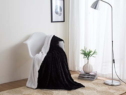 DaDa Bedding Black Throw Blanket - Super Soft Warm Cuddly Midnight Zig Zag Chevron Luxury Black and White - Plush Soft Luxe Fluffy Faux Fur Sherpa Fleece Non-Shedding for Bed or Sofa - 90 x 90