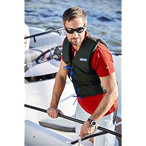 AWN Black Edition 50 N Regattaweste Sicherheitsweste Schwimmhilfe Feststoffweste Kajak Sup Windsurfen Kite 30-40 kg 7 Schnorchelmasken 412SkWCD2%2BL. SS300 Diese Schwimm-Weste bietet exzellenten Tragekomfort und eine gute Bewegungsfreiheit. Vorderer Reißverschluss mit zusätzlicher Bandsicherung, verstellbarer Leibgurt mit Kunststoffverschluss. Ideal als Schwimmhilfe für unruhige Gewässer oder unsichere Schwimmer.
Das leichte Material der Weste eignet sich perfekt für das Regattasegeln / –rennen und I-SUP. Ein Idealer Begleiter für Klein und Groß, Freizeit- und Profisegler, Anfänger und Fortgeschrittene.
Egal ob für passionierter Motorbootfahrer oder zum Seglen, Kite- und Windsurfen, Kanu- / Kajak-fahren, SUB- oder Wakeboardfahren - die AWN „black edition“ Regattaweste macht jede Wassersport – Aktivität zu einem leichten, lässigen und vor allem sicheren Erlebnis.