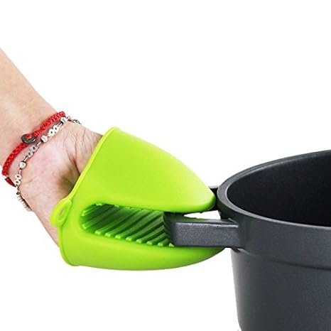 Shopos Hot Catchy Heat Resistant Kitchen Craft Silicon Oven Cooking Grab Mitt Glove Grip Barbeque bbq and Cooking 1pc (Assorted Color)