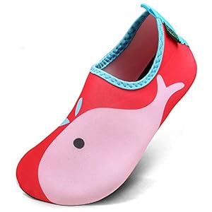 SAGUARO Barfussschuhe Kinder Outdoor Schwimmschuhe Jungen Strand Aquaschuhe Männer Sommer Badeschuhe Weiche Faltbar Wasserschuhe, 24/25 EU, Delphin Rot 1 Schnorchelmasken 4137TtjZoiL. SS300 Obermaterial: 89% Polyester + 11% Spandex. Weich & elastisch, Atmungsaktiv & Bequem, Ultraleicht & Schnell Trocknend.
Innenmaterial: Polyester + Elasthan. Atmungsaktiv, dünn, wie eine Haut.
Sohle: Gummi. Weicher Entwurf der Sohle zum der Kratzer zu verhindern, deshalb kann es besser sein, die Füße der Kinder zu schützen.