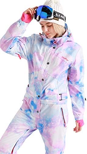 Mannequin wearing a ski jacket, showcasing the bust, hip, shoulder, size, sleeve, and waist fit.