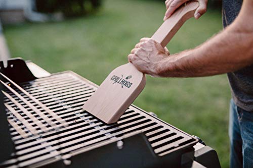 GRILLHOGS Cedar BBQ Grill Scraper, Natural Wooden Grill Cleaner for Griddle and Grills, Cleans Top and Between Grill Grates, Easily Removes Food, No Bristles or Wires Full Size (18 Inch)