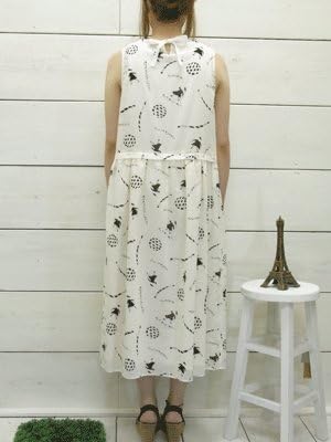 Amazon Co Jp シャンブルドゥシャーム Chambre De Charme 走る女の子プリント ワンピース オフホワイト 服 ファッション小物